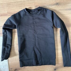 Lululemon long sleeve black limited edition size 6